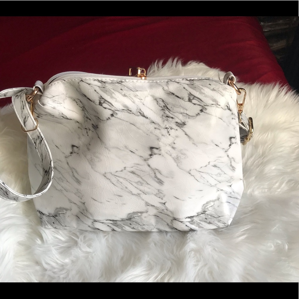 COPY - 🔲🤍🔲”NWOT”🔲🤍🔲 WHITE, GREY, TOUCH OF BLACK . . . MARBLEIZED DESIGN W/STRAP